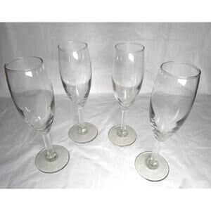 Set of 4 Clear Wine Glasses Classic Goblet Style Elegant Stemware Minimalist